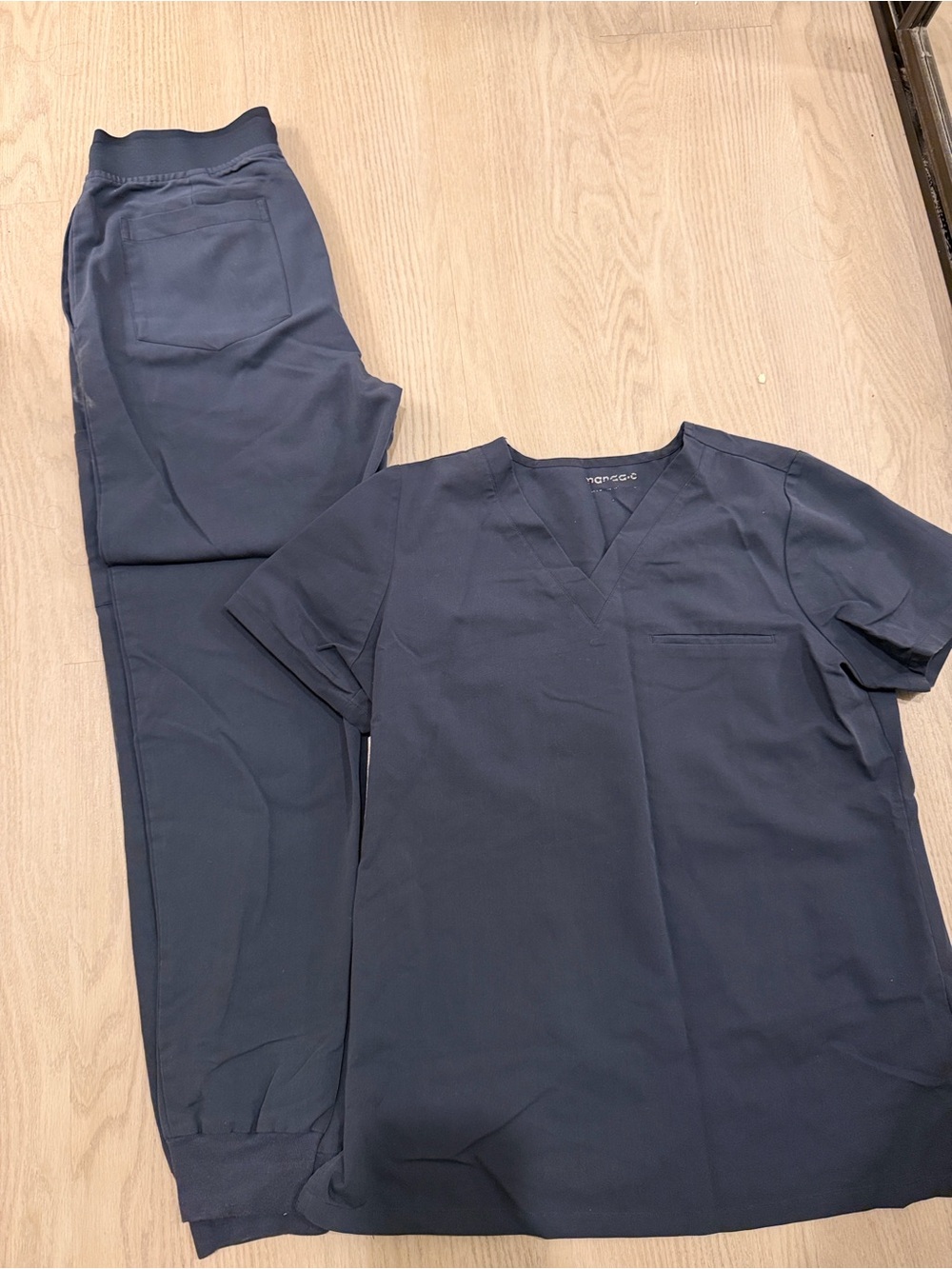 Women’s mandola scrubs set